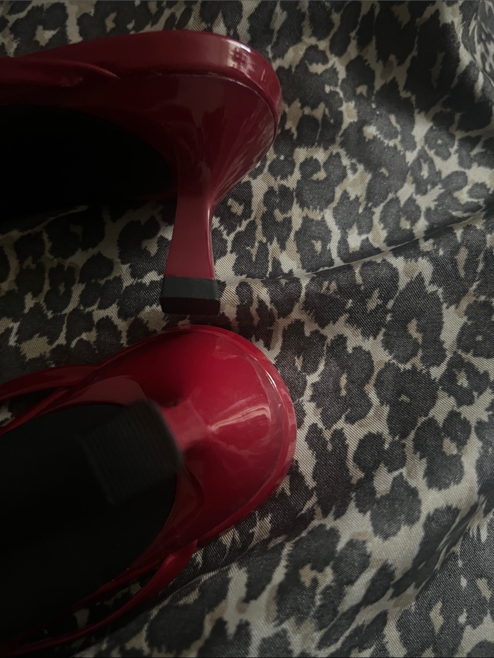 Anne Klein Red Patent Pointed-Toe Bow kitten heels - Picture 6 of 6